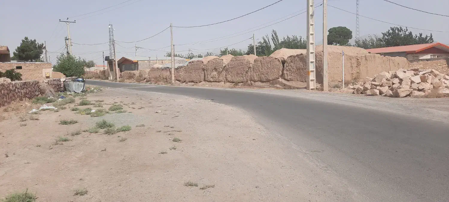 زمین دو نبش بر جاده ۱۴۰ متر دارای سند و پلاک ثبتی|فروش زمین و ملک کلنگی|دلیجان, |دیوار