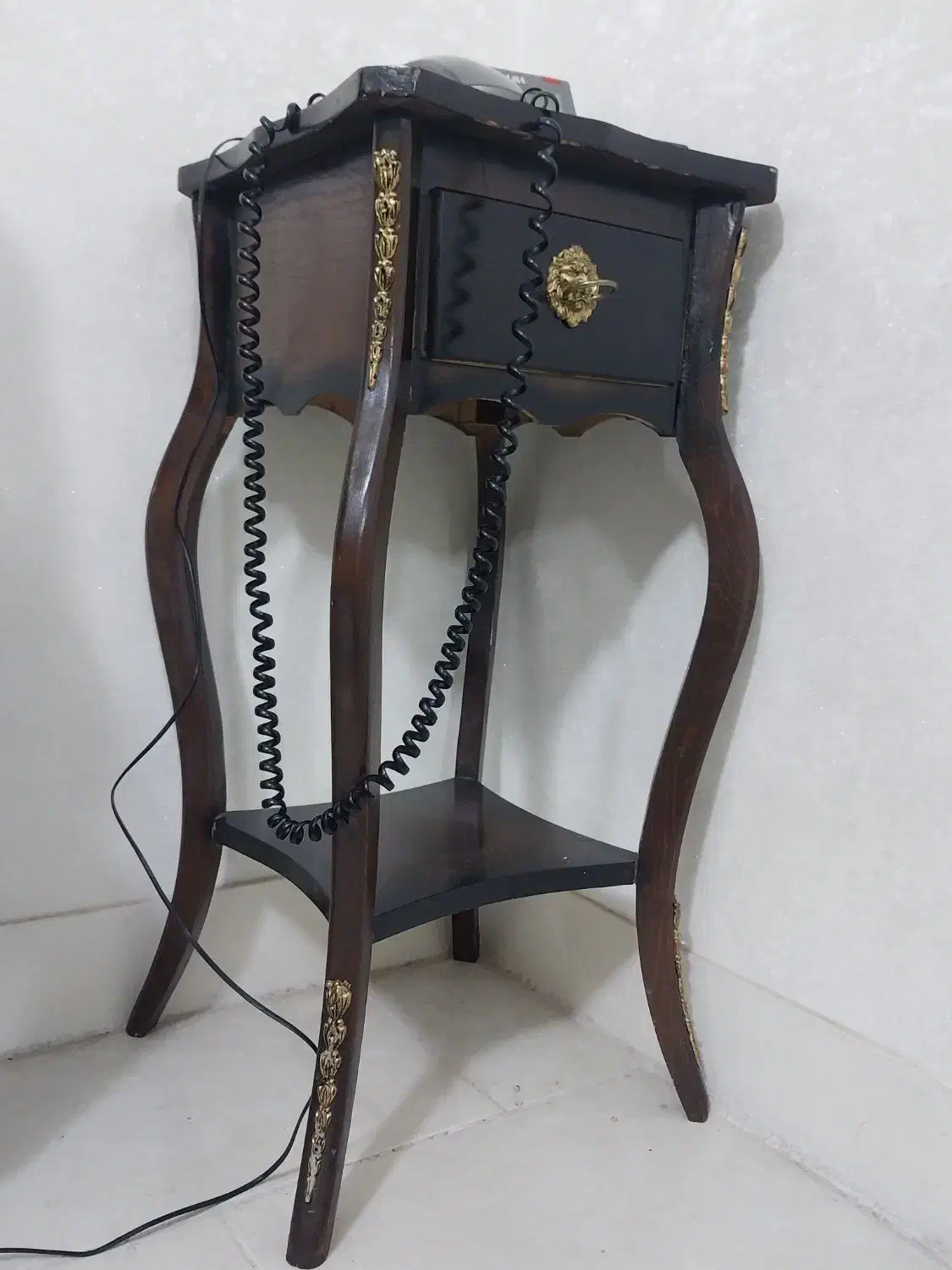 میز تلفن|میز تلفن|قدس, شهر‌قدس|دیوار