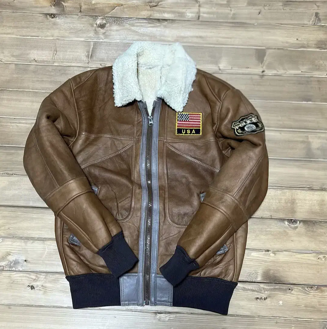 کت بوفالو تاناکورا|لباس|تهران, نیروی هوایی (پیروزی)|دیوار