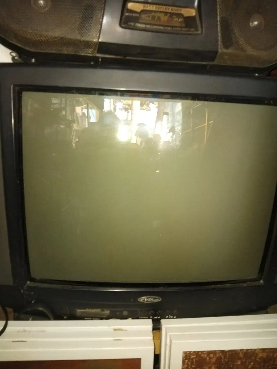 تلویزون کاملا سالم رنگی قیمت ۸۰۰|تلویزیون و پروژکتور|تربتحیدریه, بازار|دیوار