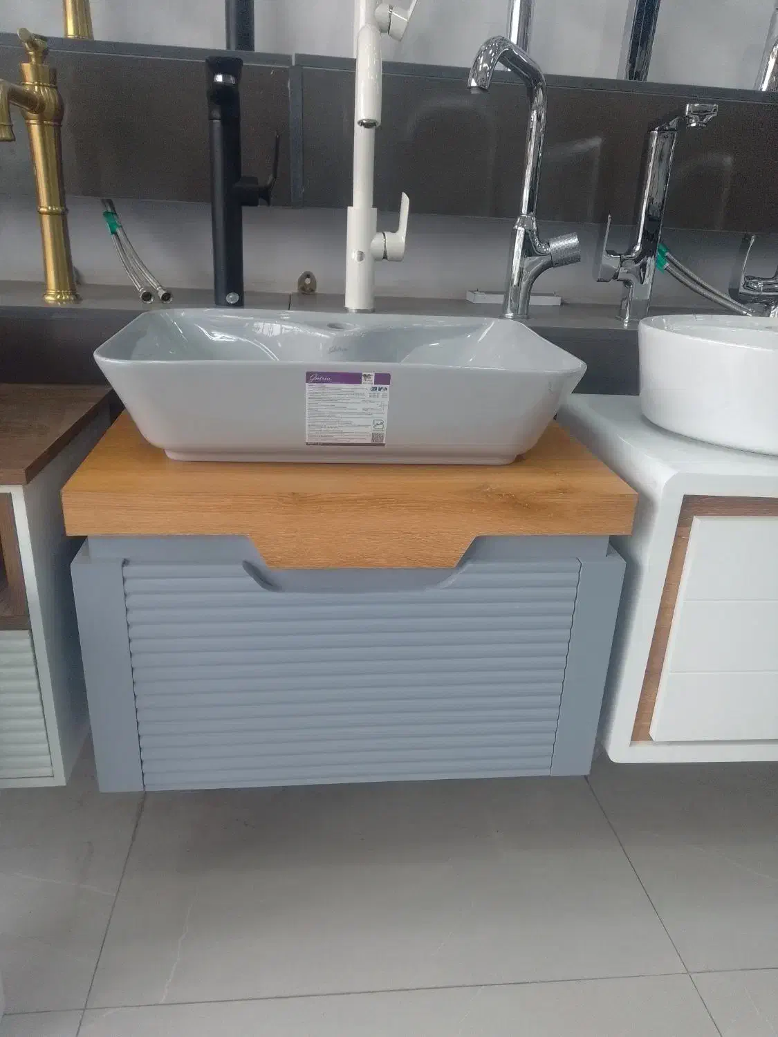 روشویی ۴۰ در ۶۰ در ۳ رنگ مختلف|لوازم سرویس بهداشتی|رباط‌کریم, رباط‌کریم|دیوار