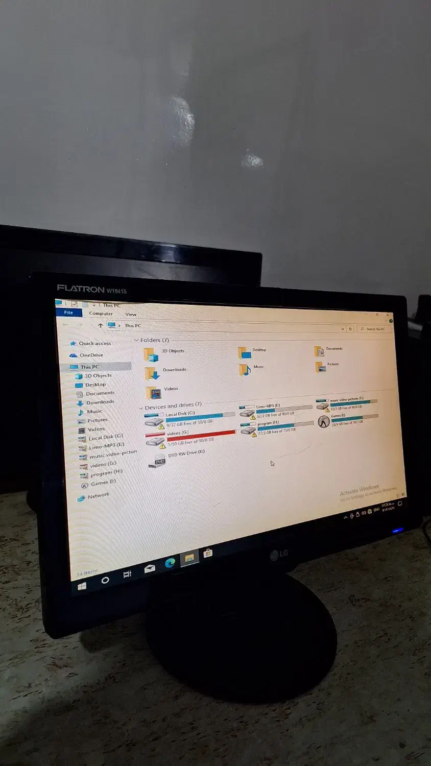 مانیتور کامپیوتر(LG) ۱۹ اینچ زیر قیمت|قطعات و لوازم جانبی رایانه|اصفهان, باتون|دیوار