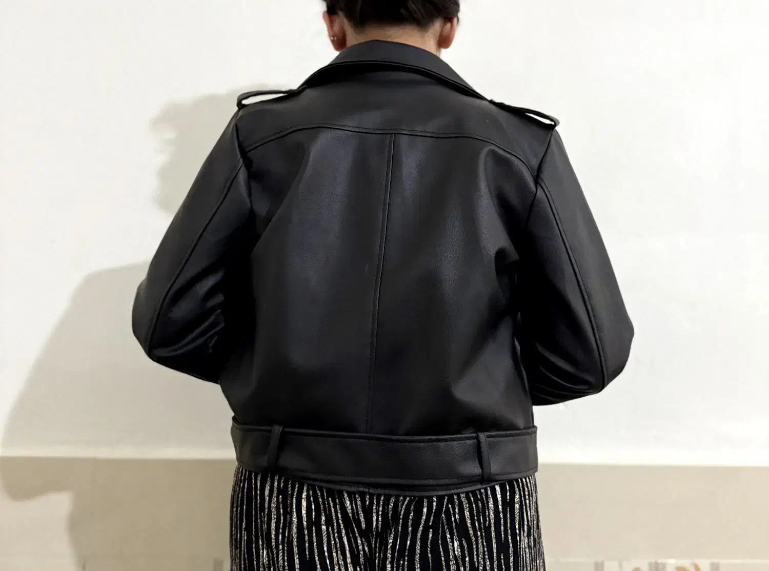 کت تک چرم|لباس|دزفول, |دیوار