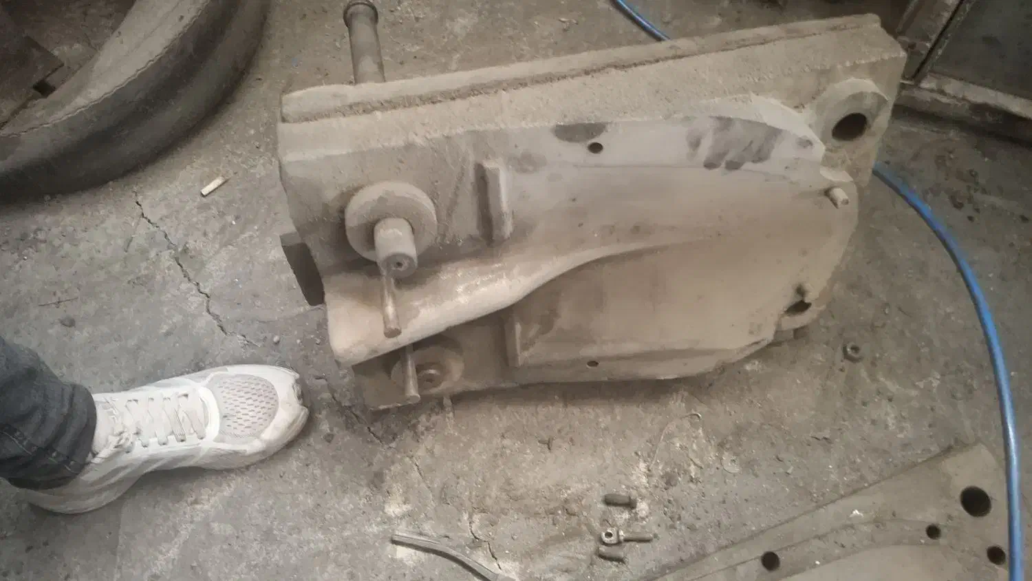 قالب بیل|ماشین‌آلات صنعتی|خسروشاه, |دیوار