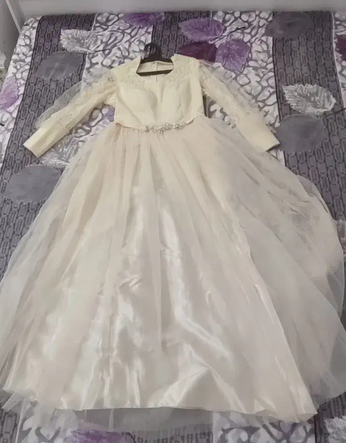 لباس مجلسی|لباس|رباطکریم, رباطکریم|دیوار