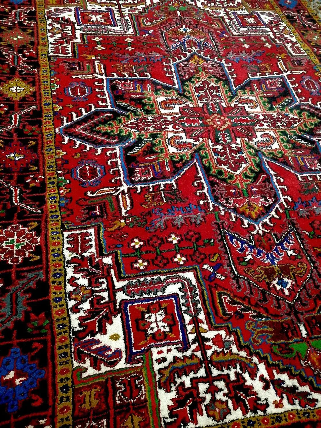 فرش ۹ متری ( تازه از دار قالی افتاده )|فرش|تبریز, |دیوار