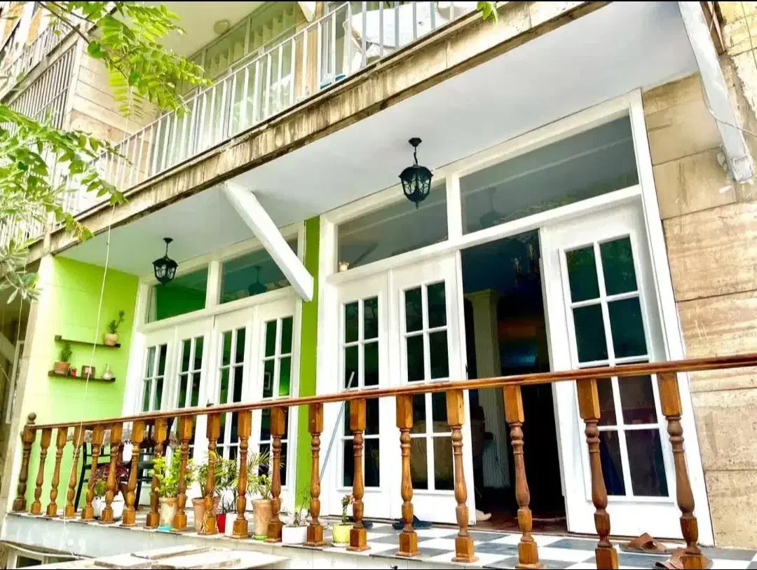 ۱۰۰ متر حیاط دار / آلاچیق و‌ کلبه چوبی / سهروردی