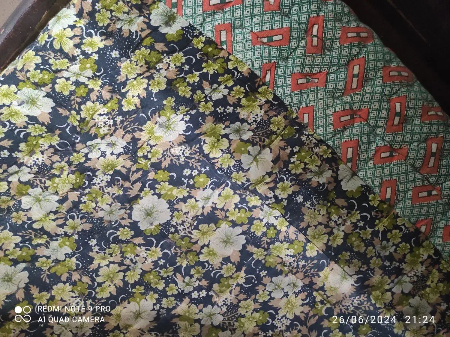 لحاف دو نفره|رختخواب، بالش، پتو|آستانه اشرفیه, |دیوار