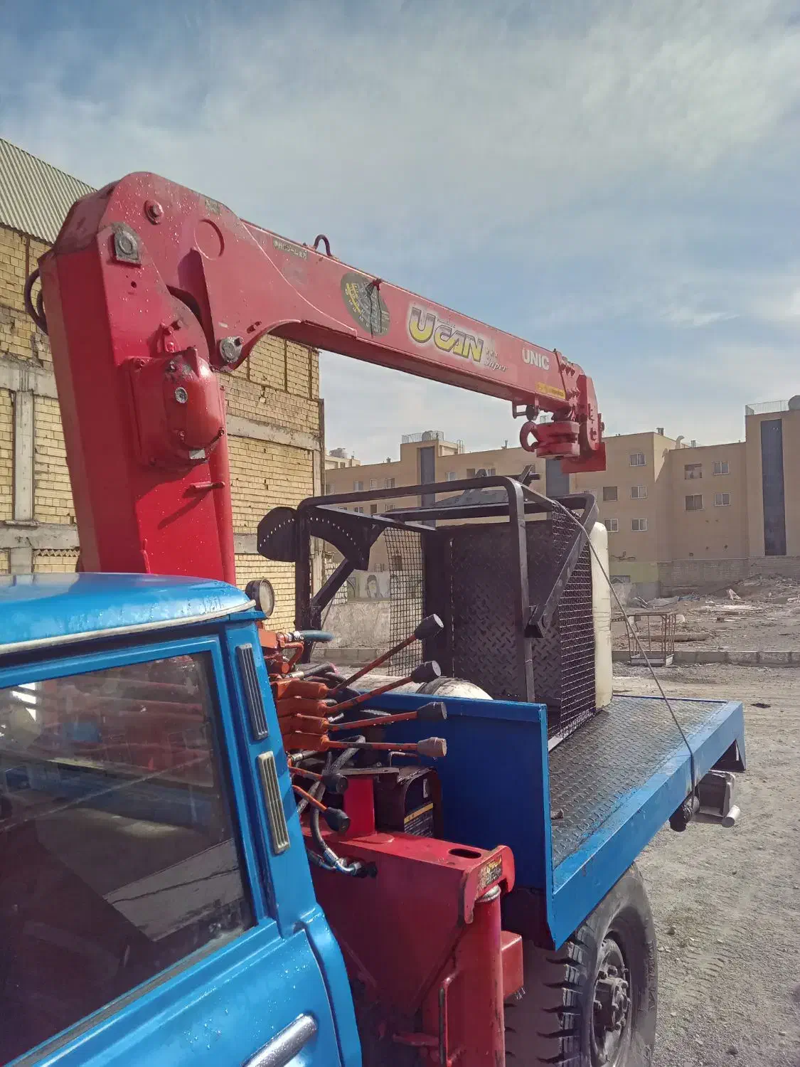 خدمات جرثقیل ولیفتراک|خدمات حمل و نقل|فولادشهر, سایت صنعتی کاوه|دیوار