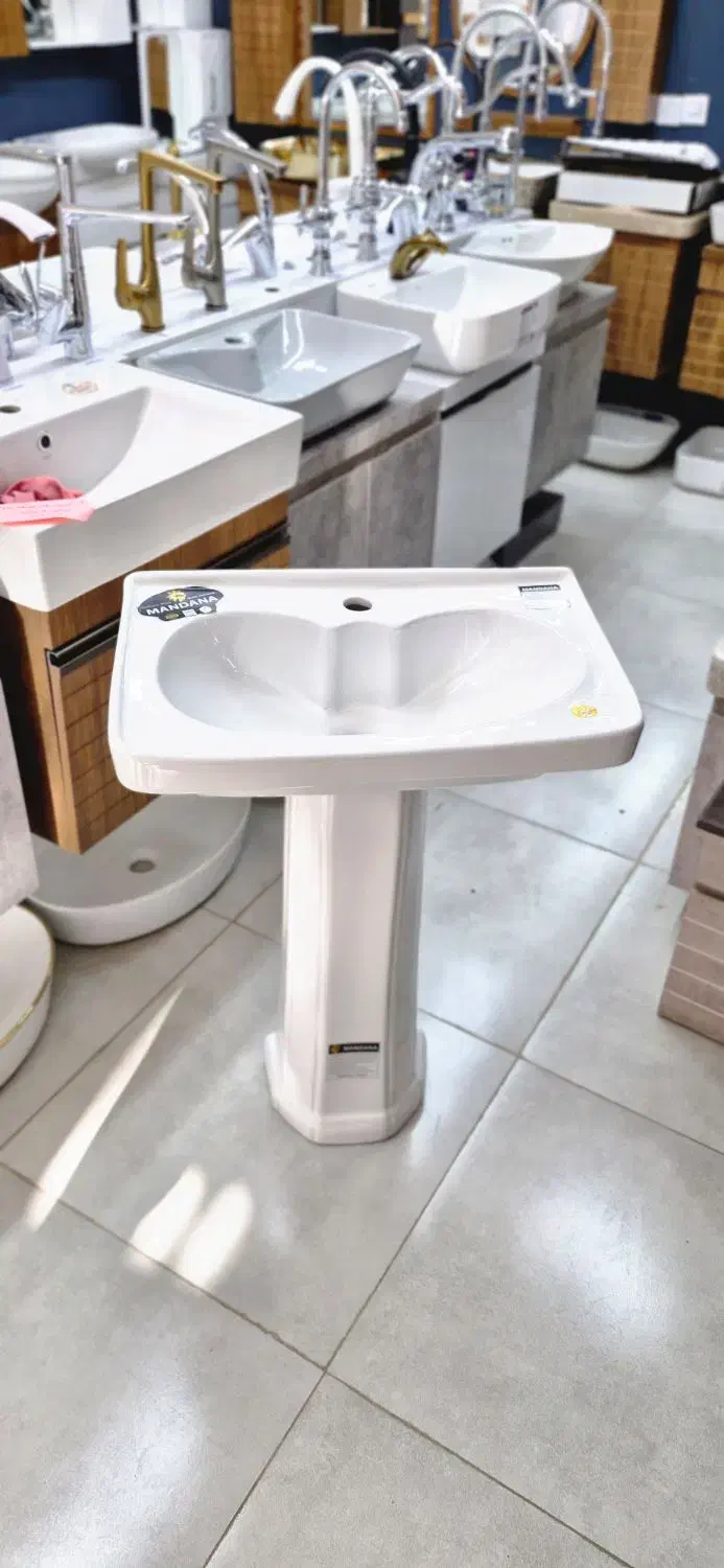 روشویی حمام دستشویی ساده با پایه پخش رودهن|لوازم سرویس بهداشتی|بومهن, |دیوار