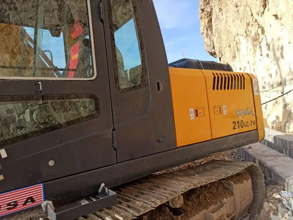 بیل مکانیکی هیوندا|خودرو سنگین|شیراز, فرگاز|دیوار