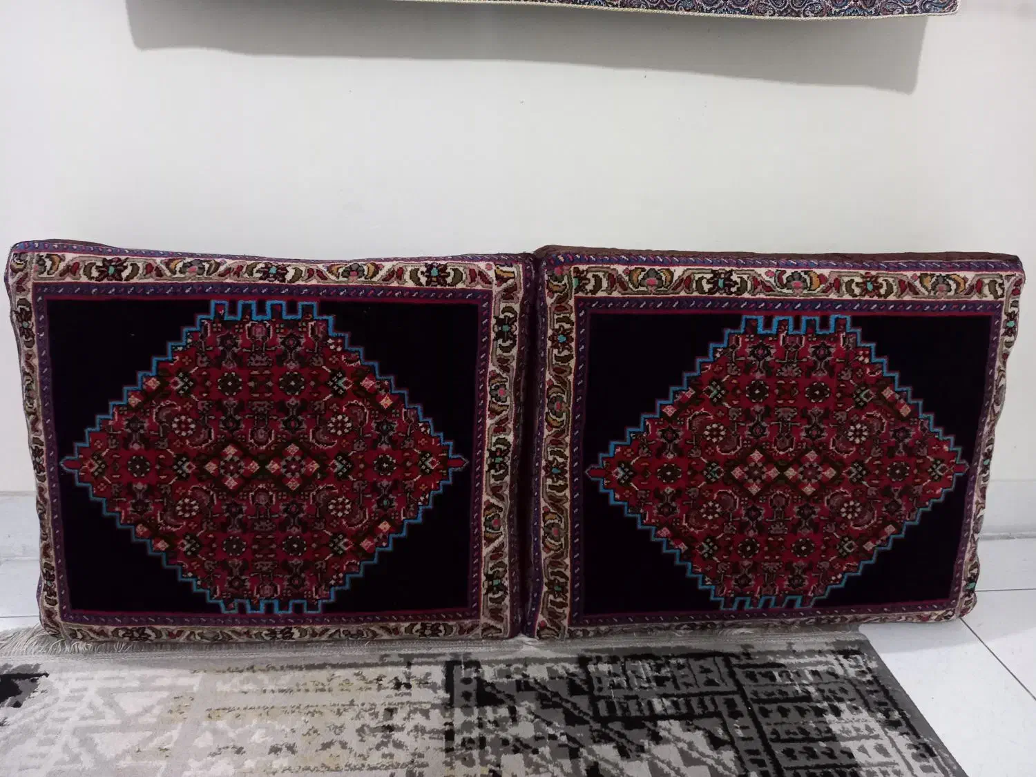 پشتی دستبافت|پشتی|تهران, سیمای ایران|دیوار
