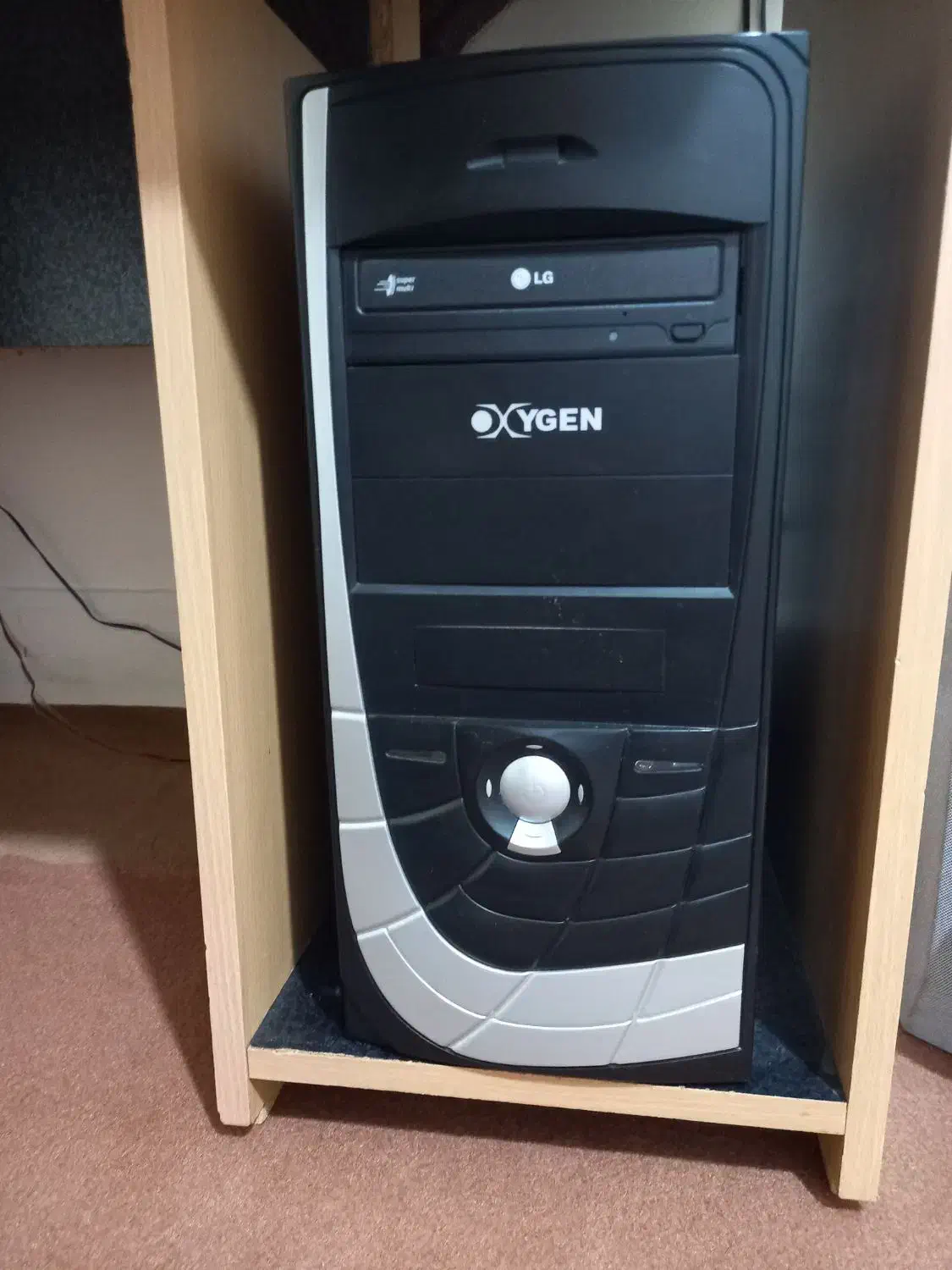 کامپوتر خانگی و میز هر دو با هم|رایانه رومیزی|جلفا, |دیوار