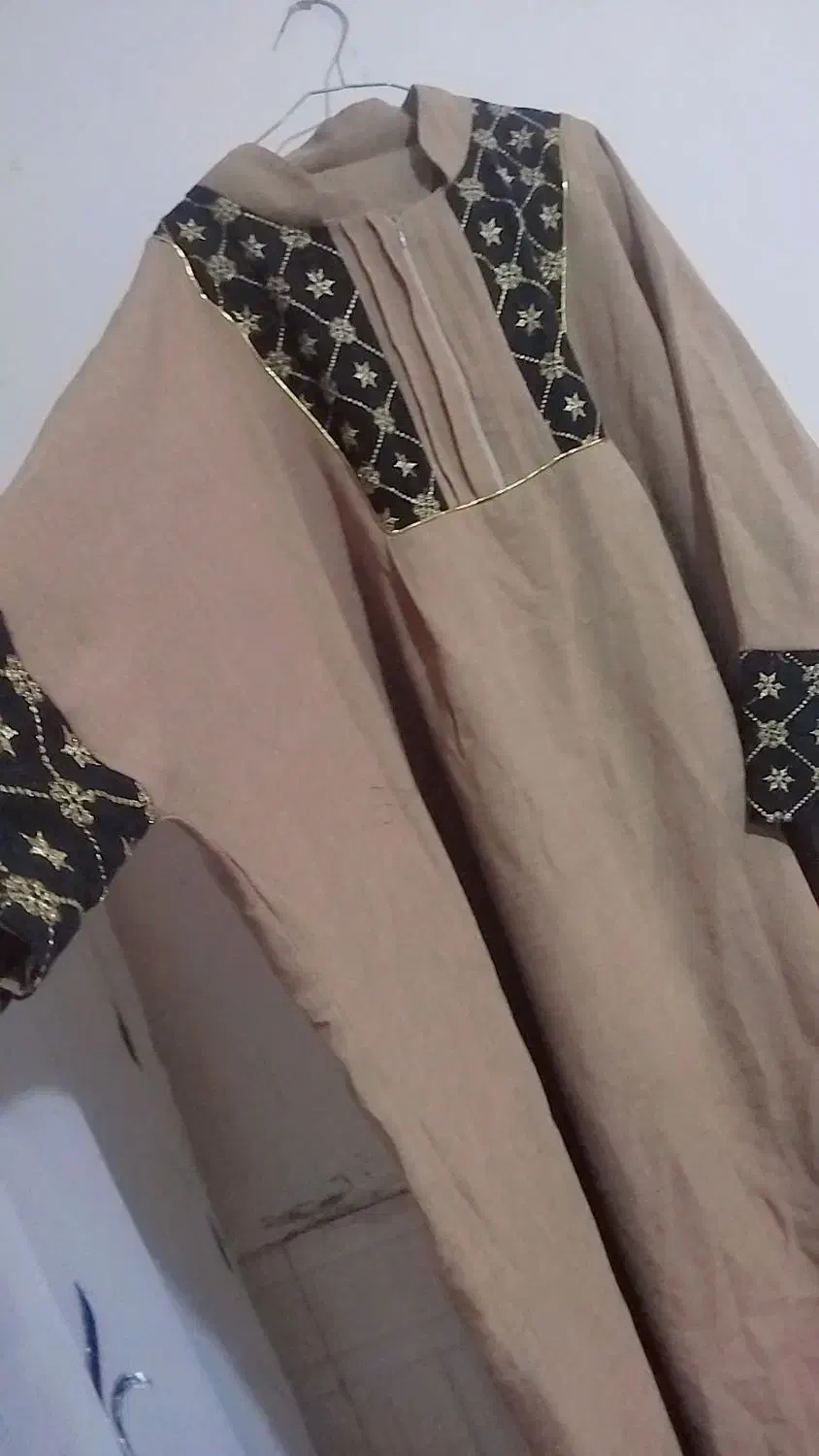 مانتو عبا|لباس|مشهد, شهید معقول|دیوار