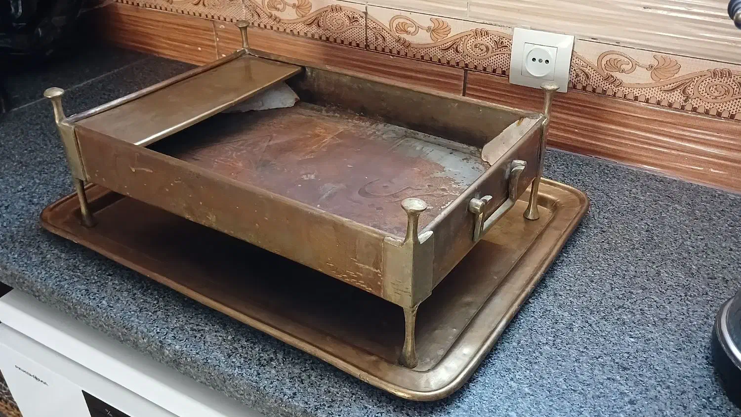 فروش منقل برنجی با سینی برنجی بزرگ عتیقه|کلکسیون اشیاء عتیقه|زرند, |دیوار