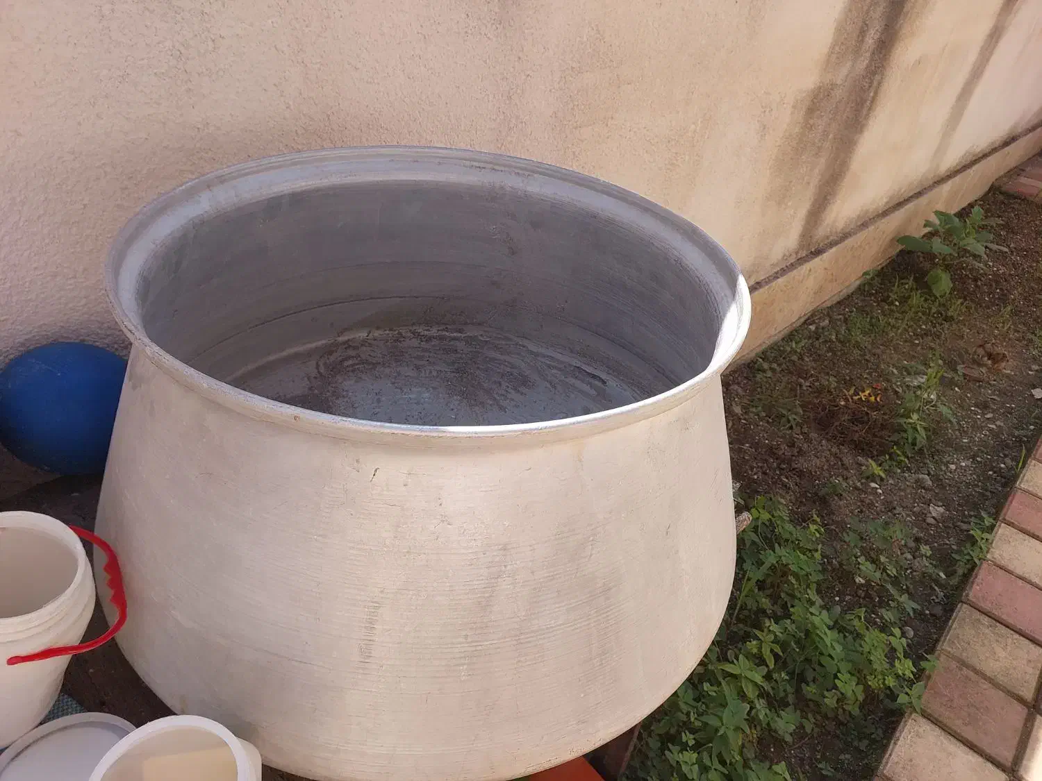 دیگ نذری روحی|ظروف پخت‌وپز|آستارا, |دیوار