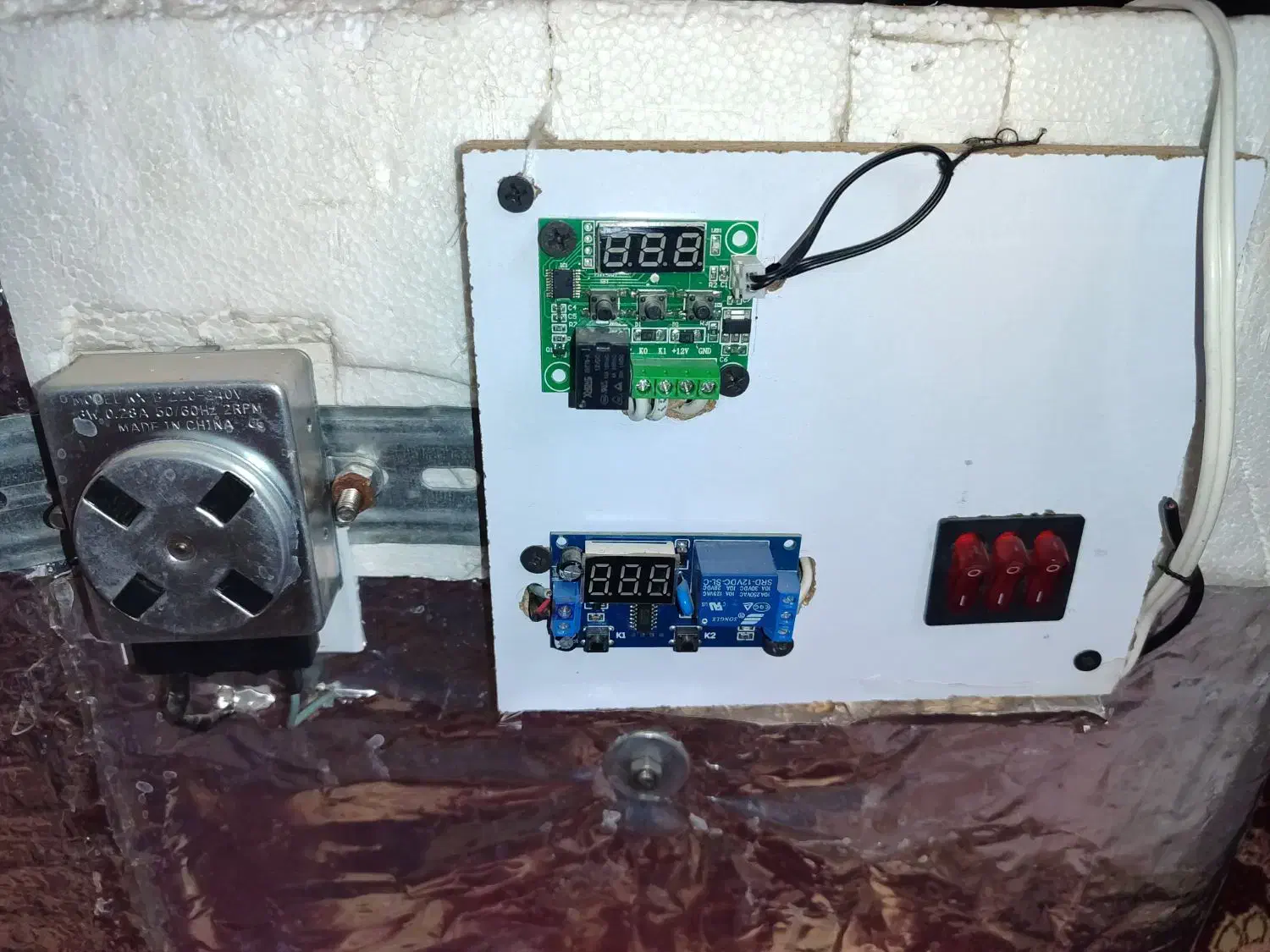 جوجه مرغ و دستگاه جوجه کشی زیر قیمت و قفس|حیوانات مزرعه|کوهبنان, |دیوار