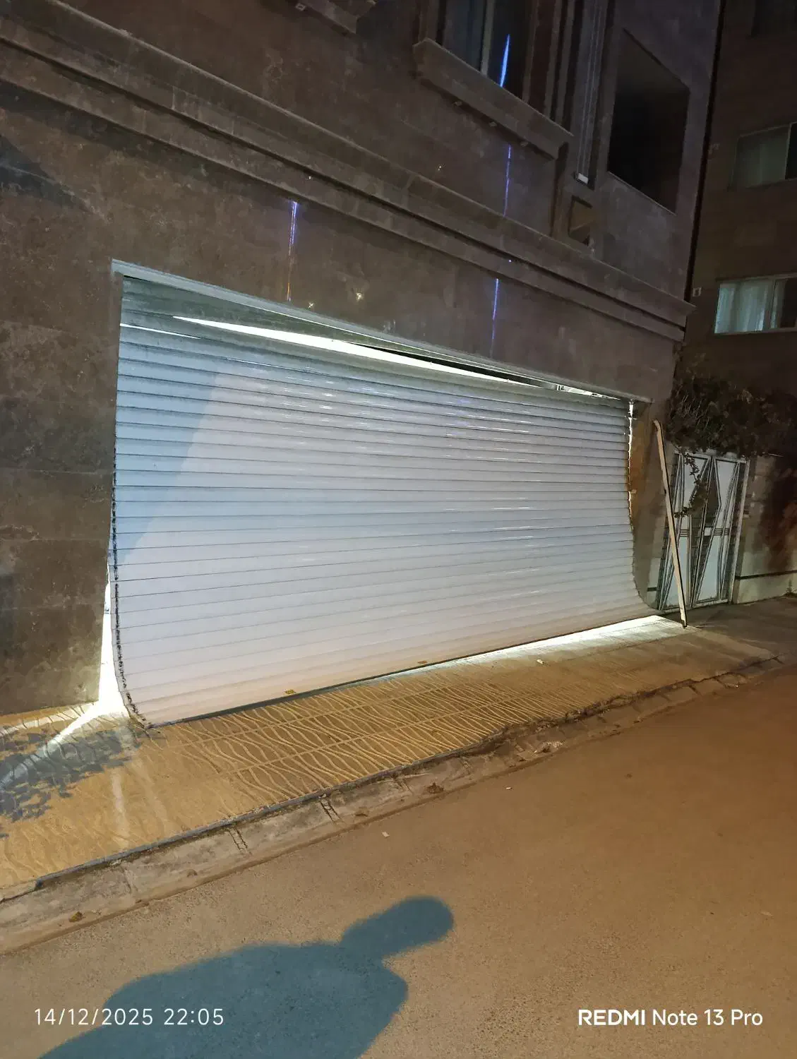 شیشه سکوریت و درب برقی تعمیرات فوری و نصب|خدمات پیشه و مهارت|شیراز, شهرک پرواز|دیوار