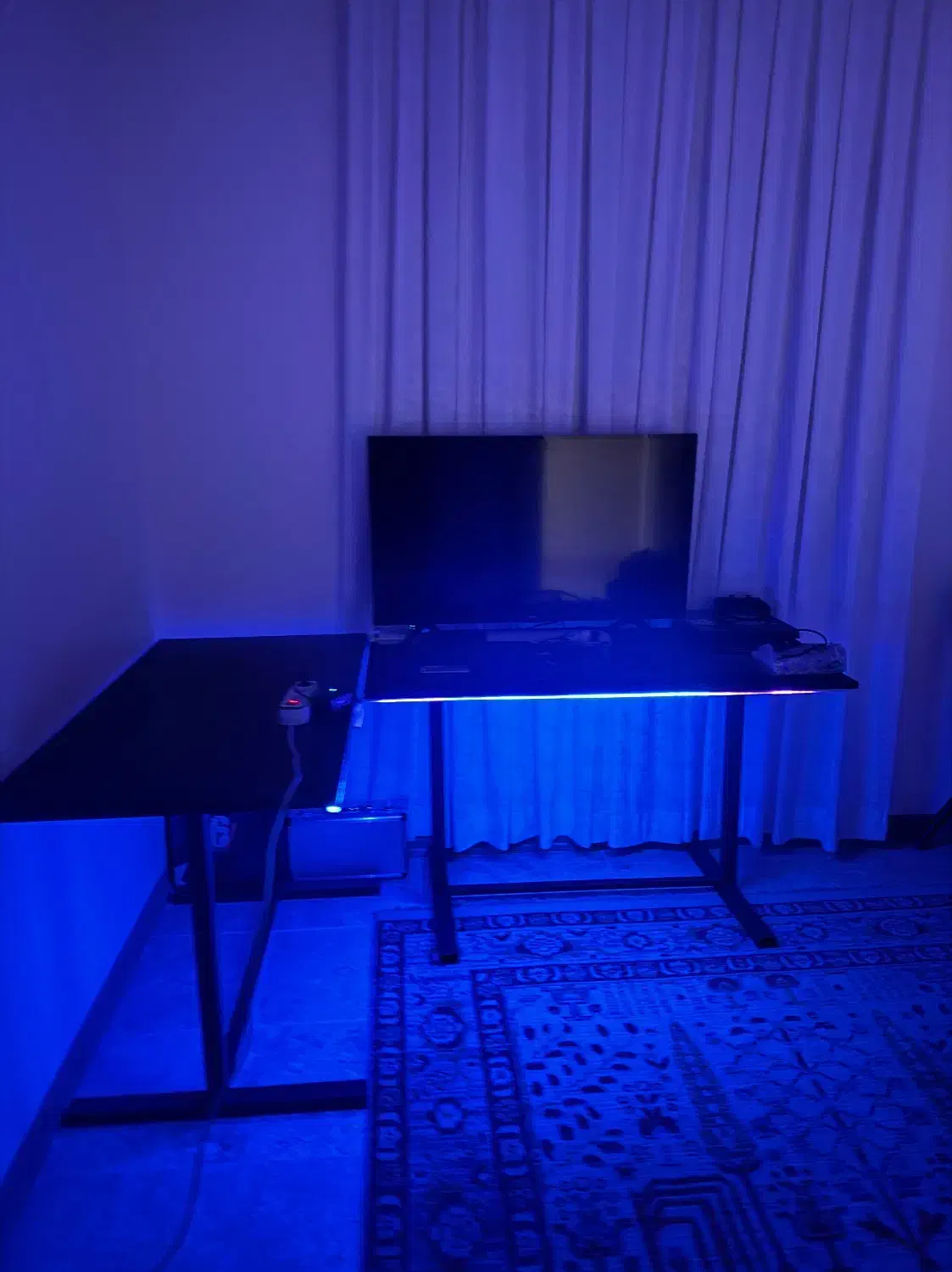 میز ال با لامپ ال ای دی هوشمند|میز تحریر و کامپیوتر|آمل, |دیوار