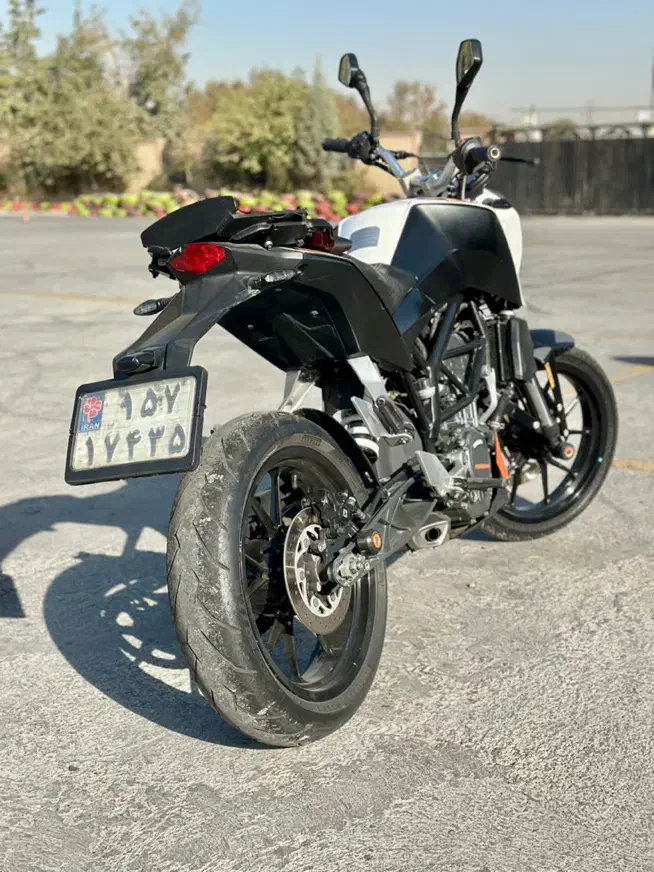 دوک ۲۰۰|موتورسیکلت|تهران, شهرک ولیعصر جنوبی|دیوار