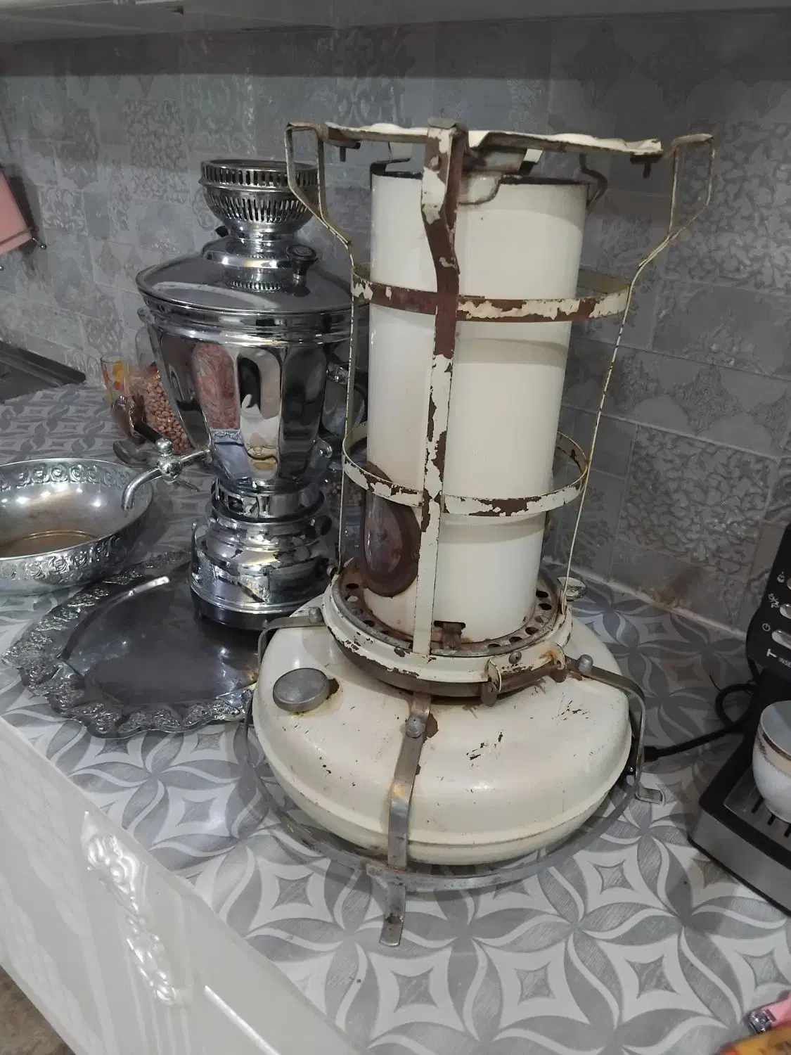 سماور و چراغ نفتی|کلکسیون اشیاء عتیقه|یزد, |دیوار