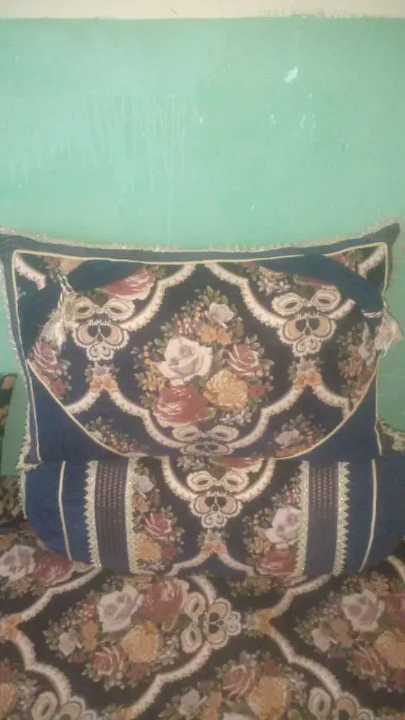 بالشت و پشتی|رختخواب، بالش، پتو|لردگان, |دیوار