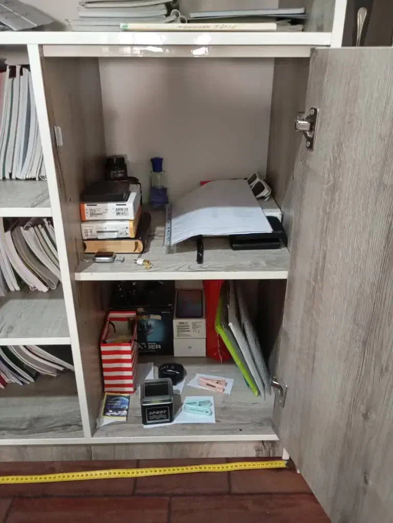 با سلام یک عدد کتابخانه سالم ابعاد 1 در 1|کتابخانه، شلف، قفسههای دیواری|کرج, حسن آباد|دیوار