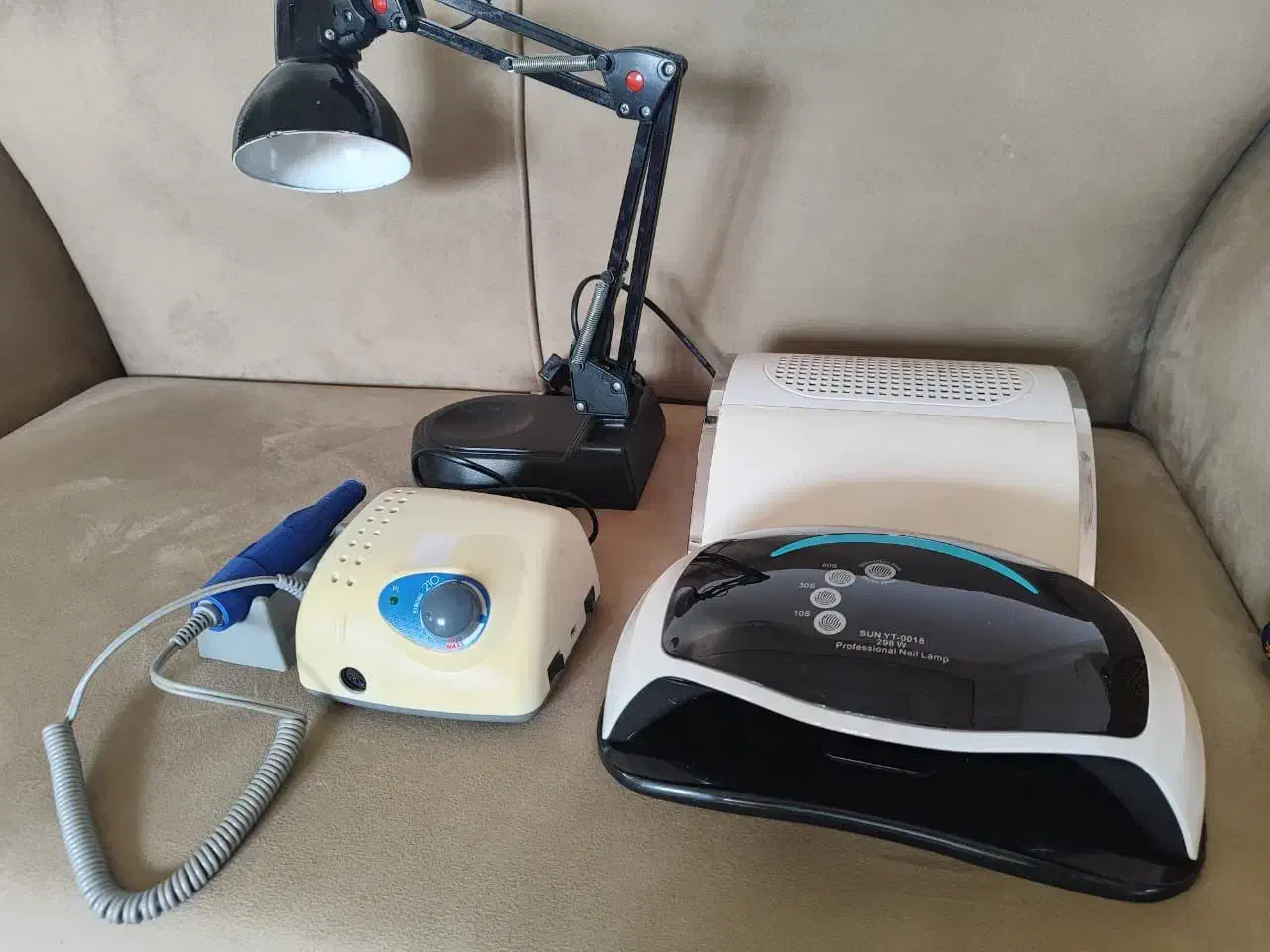 لوازم برقی کاشت ناخن|آرایشی، بهداشتی، درمانی|رودسر, |دیوار