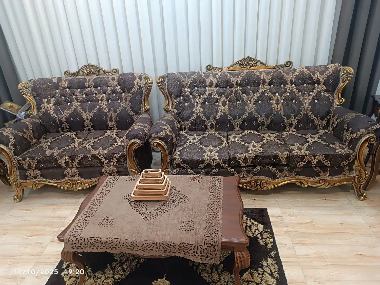 مبل 7 نفره سلطنتی رنگ چوب ورق طلا|مبلمان خانگی و میز عسلی|الوند, |دیوار