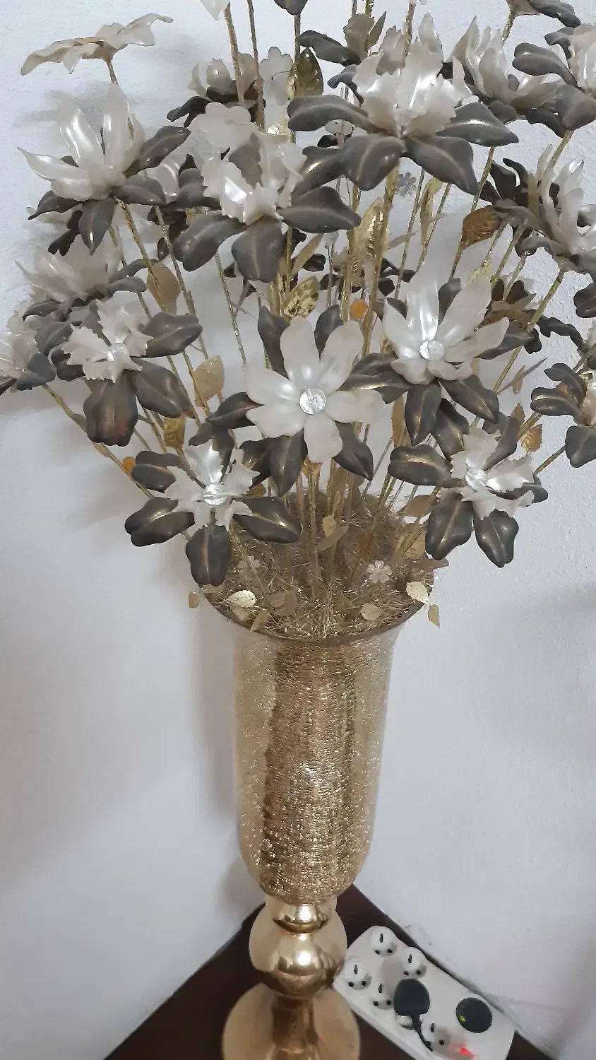 گلدان به همراه گل های کریستالی|گل مصنوعی|رشت, معلولین|دیوار