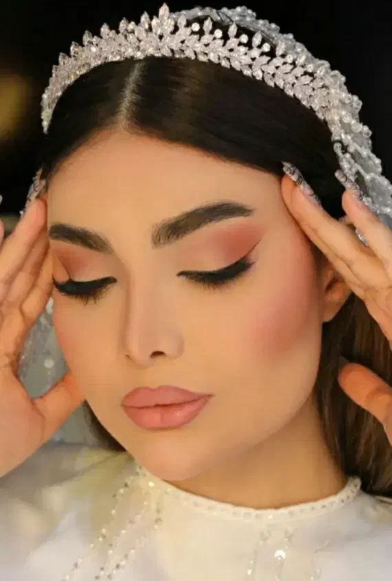 نیازمند مدل میکاپ و شینیون|خدمات آرایشگری و زیبایی|فلاورجان, |دیوار