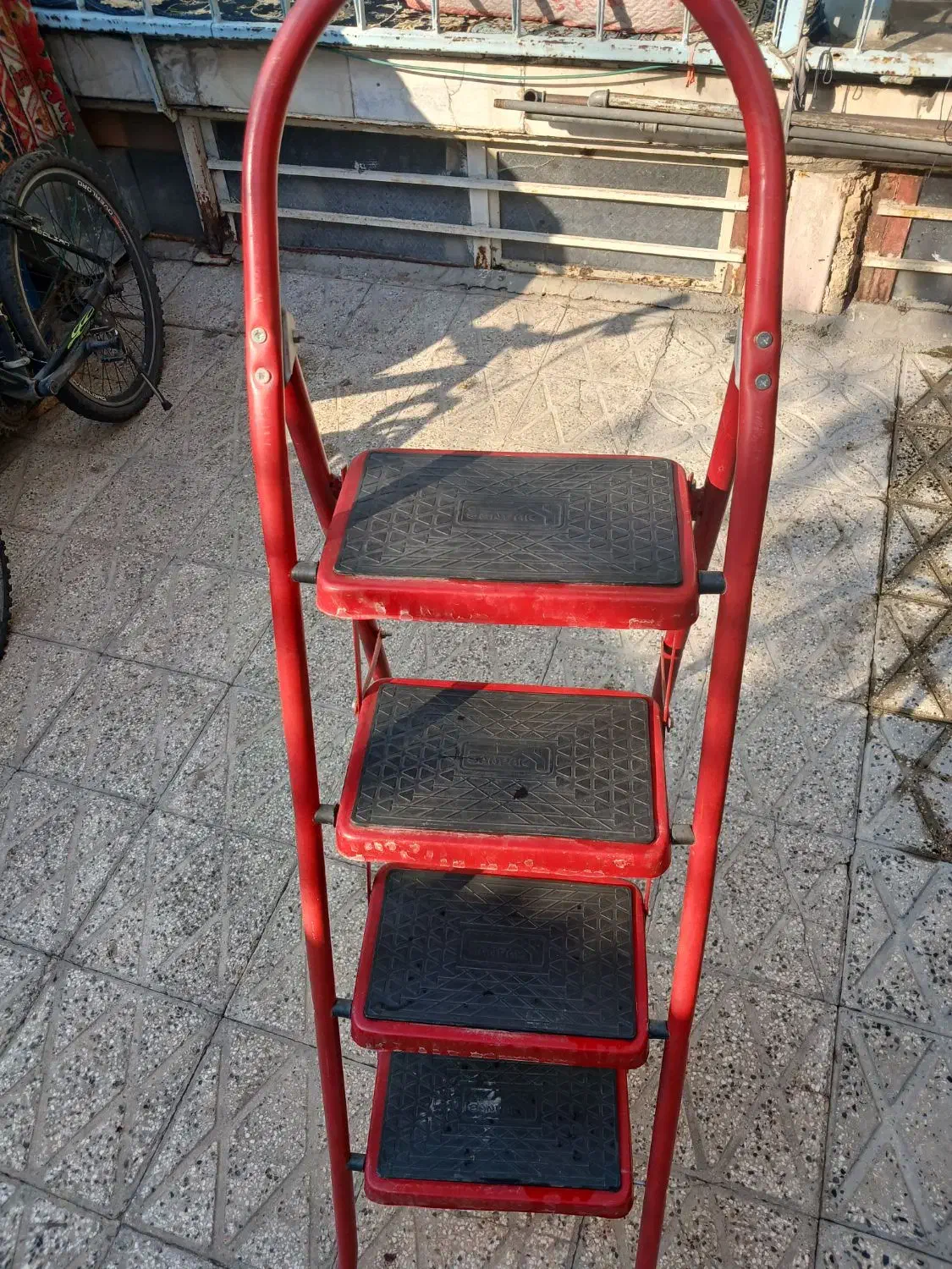 نردبان ۴ پله|ابزارآلات|ری, علایین|دیوار