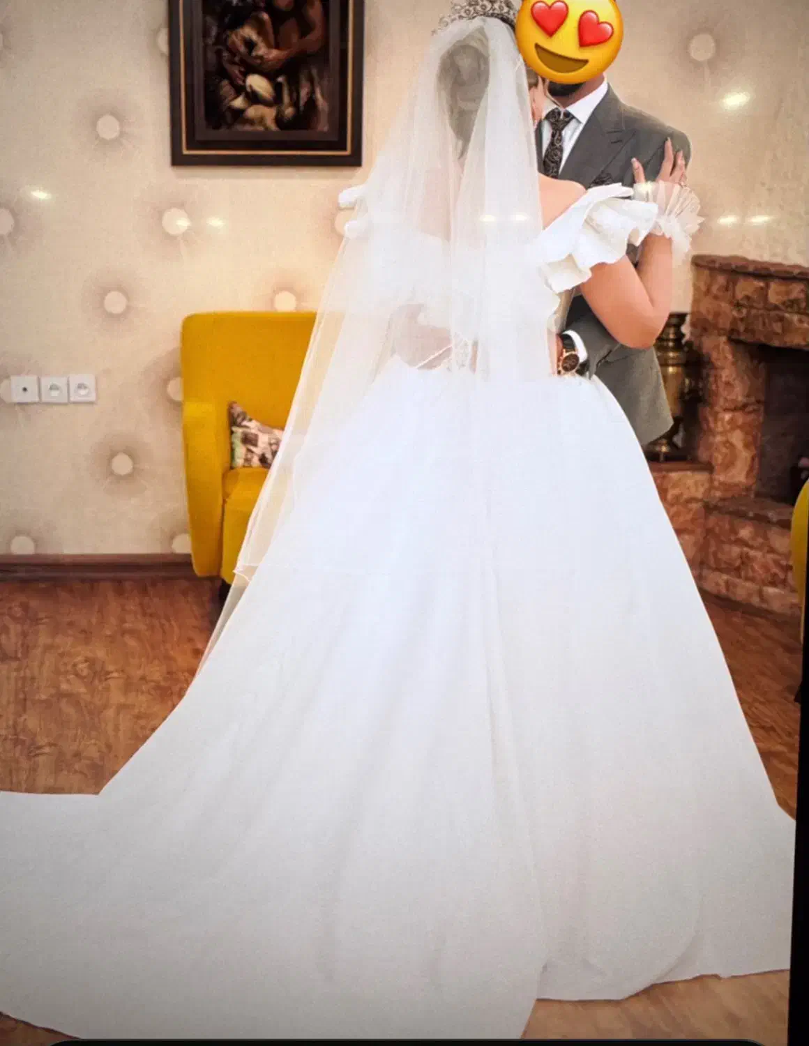 لباس عروس|لباس|ری, دیلمان|دیوار