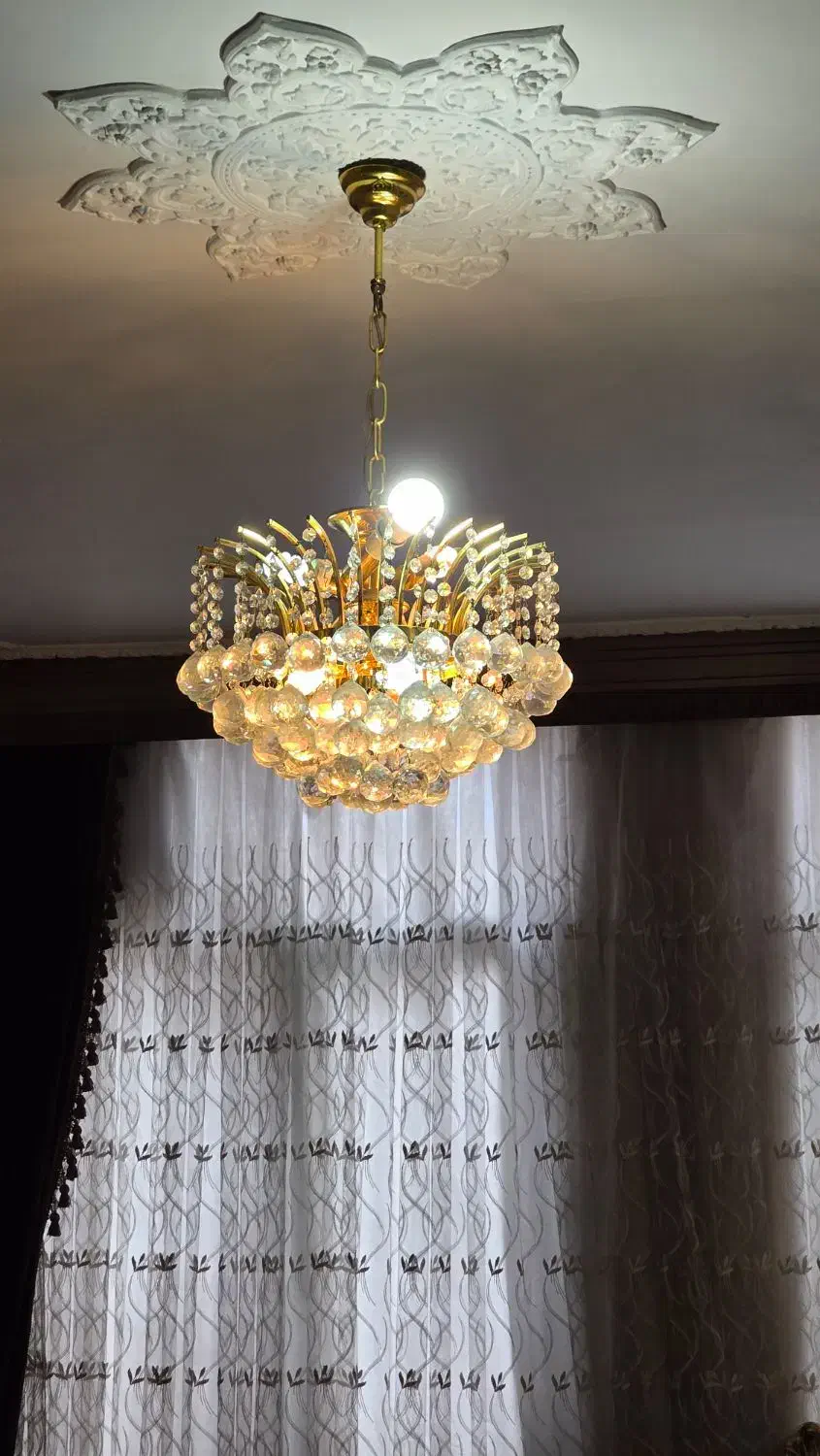 لوستر|لوستر و چراغ آویز|ری, سیزده آبان|دیوار