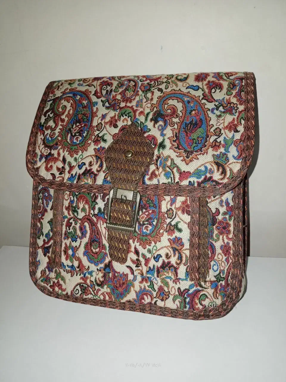 کیف رو دوشی|کیف، کفش، کمربند|پرند, فاز ۱|دیوار