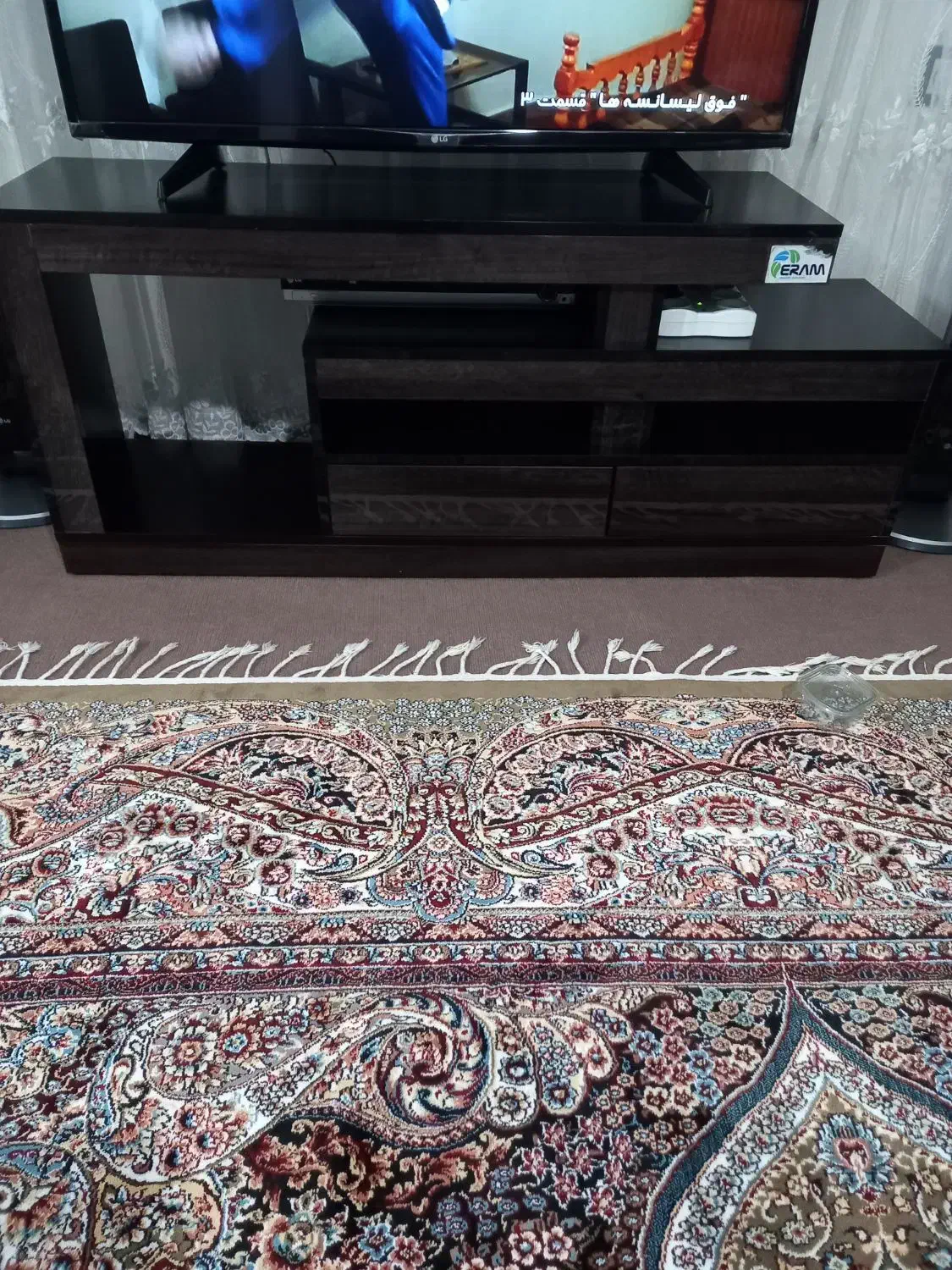 میز تلوزیون. مبل ۷ نفره.میز تلفن .فروشی|مبلمان خانگی و میز عسلی|هشتگرد, هشتگرد قدیم|دیوار