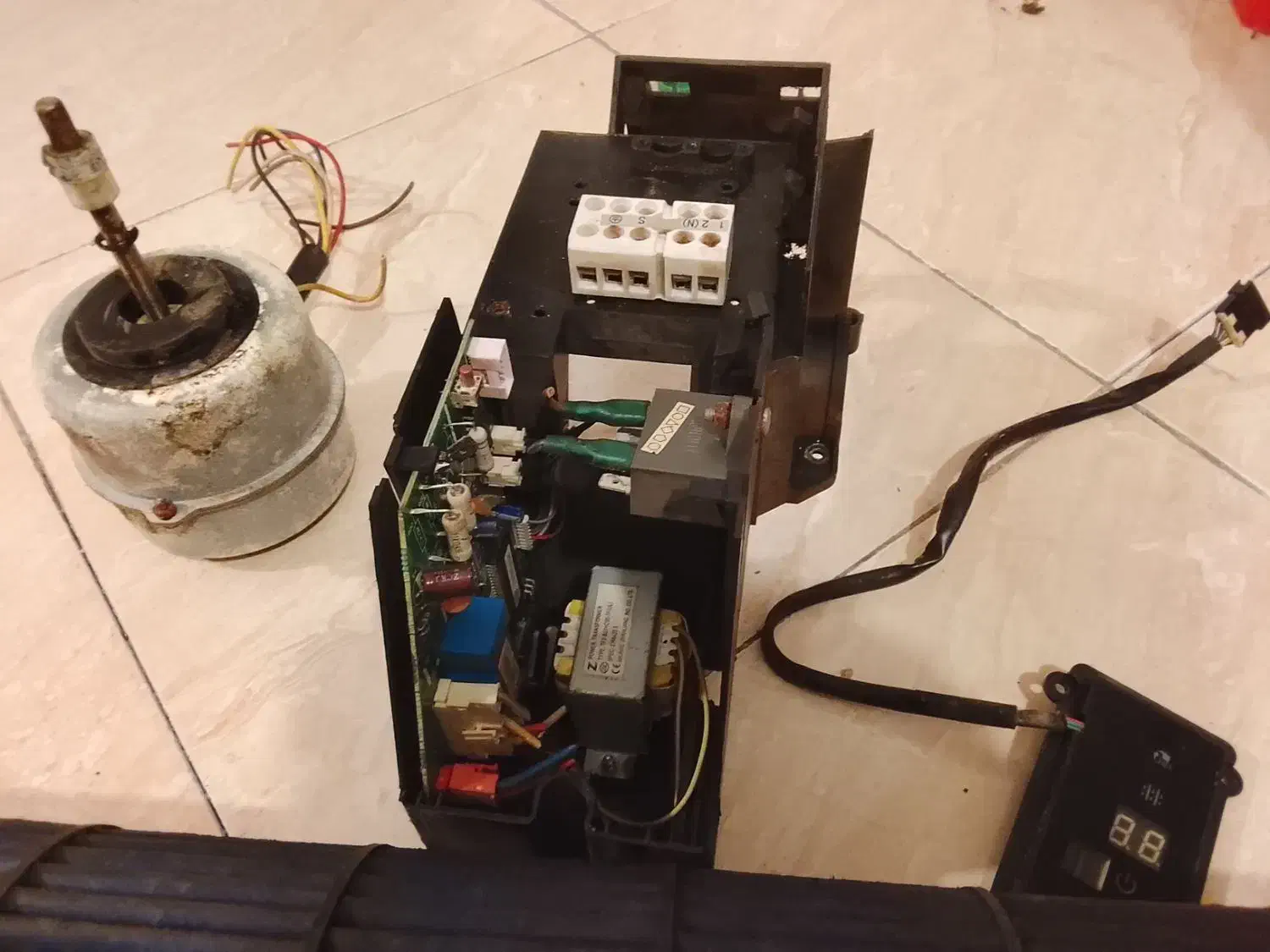 وسایل کولرگازی|کولر گازی و فنکوئل|رشت, استقامت ۲|دیوار