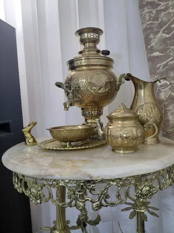 میز برنزی دوطبقه|مجسمه، تندیس، ماکت|قم, شاه ابراهیم|دیوار