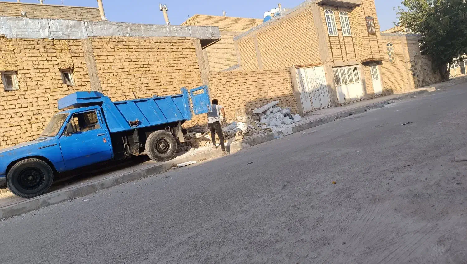 حمل بار نخاله کمپرسی اتاق بزرگ در مرودشت|خدمات حمل و نقل|مرودشت, تخت جمشید|دیوار