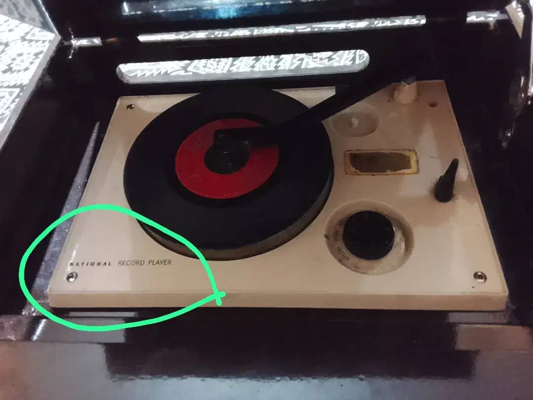 رادیو گرام ناسیونال|کلکسیون اشیاء عتیقه|ارژن, |دیوار