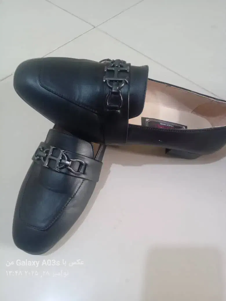 کفش|کیف، کفش، کمربند|کاشان, زیدی|دیوار