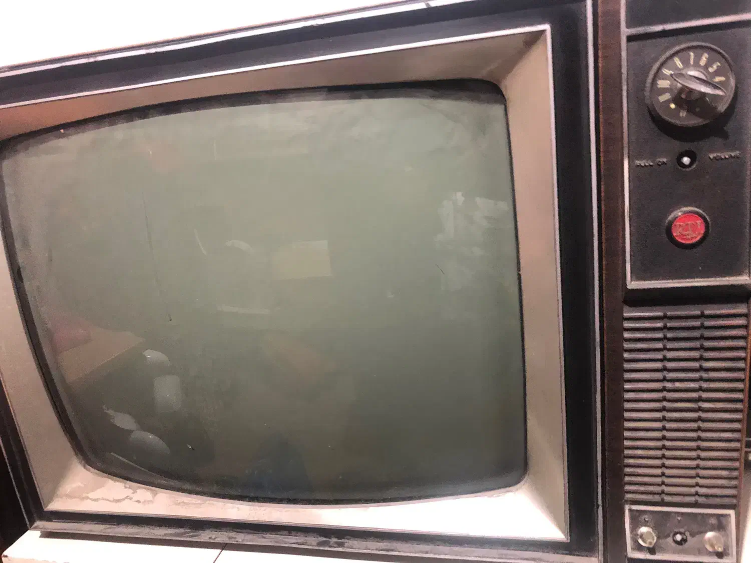 تلویزیون قدیمی|کلکسیون اشیاء عتیقه|تهران, اختیاریه|دیوار