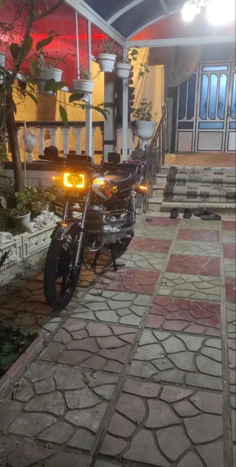 موتور سیکلت هوندا احسان۲۰۰cc|موتورسیکلت|رشت, عینک|دیوار