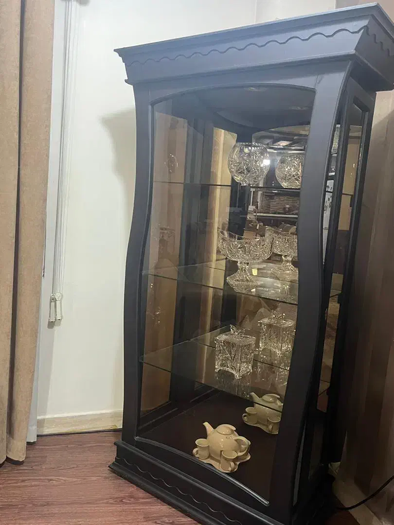 ویترین بسیار زیبا|بوفه، ویترین، کنسول|رشت, معلم|دیوار