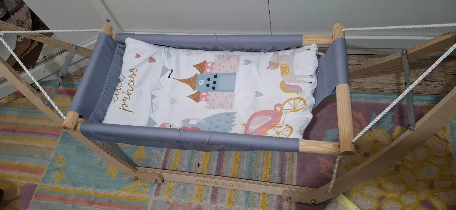 گهواره آسایش|تخت و صندلی بچه|رشت, نیکمرام|دیوار