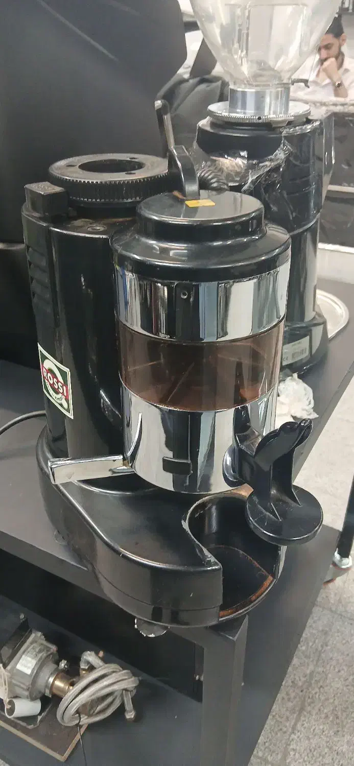 آسیاب صنعتی آسیاب ایتالیایی اسپانیایی دوزردار|کافیشاپ و رستوران|مشهد, رستگار|دیوار