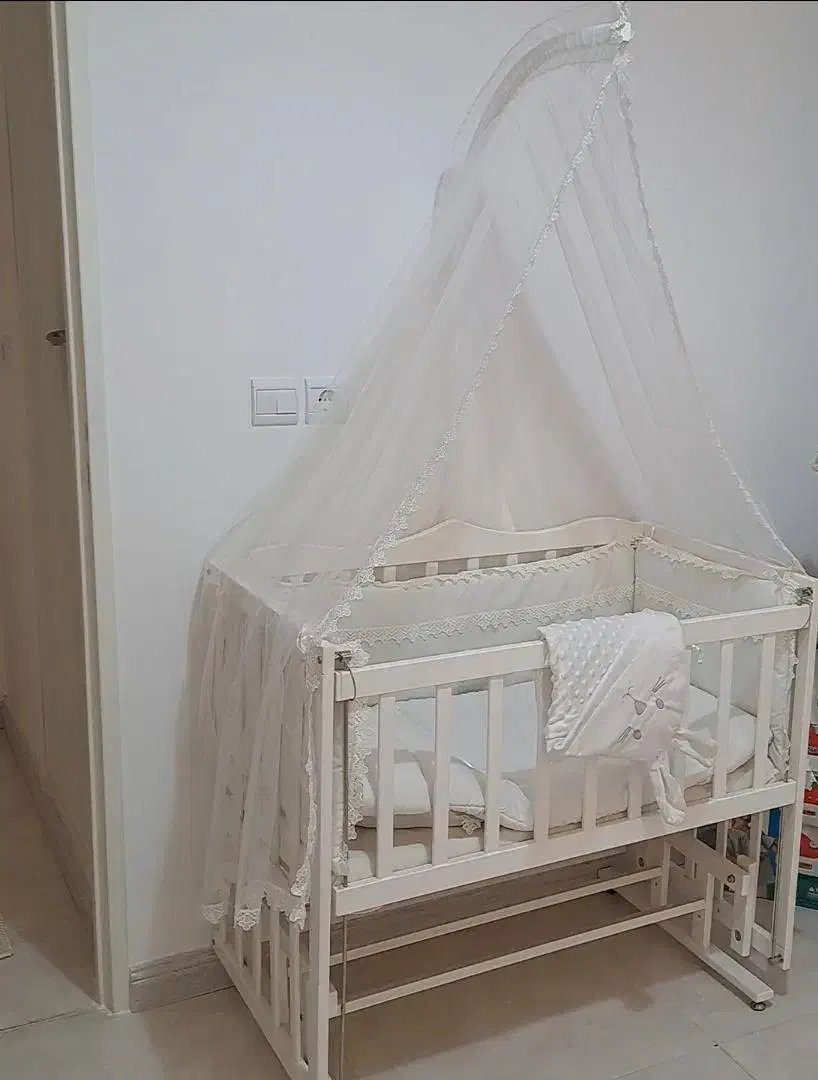 تخت کنار مادر|تخت و صندلی بچه|میانه, |دیوار