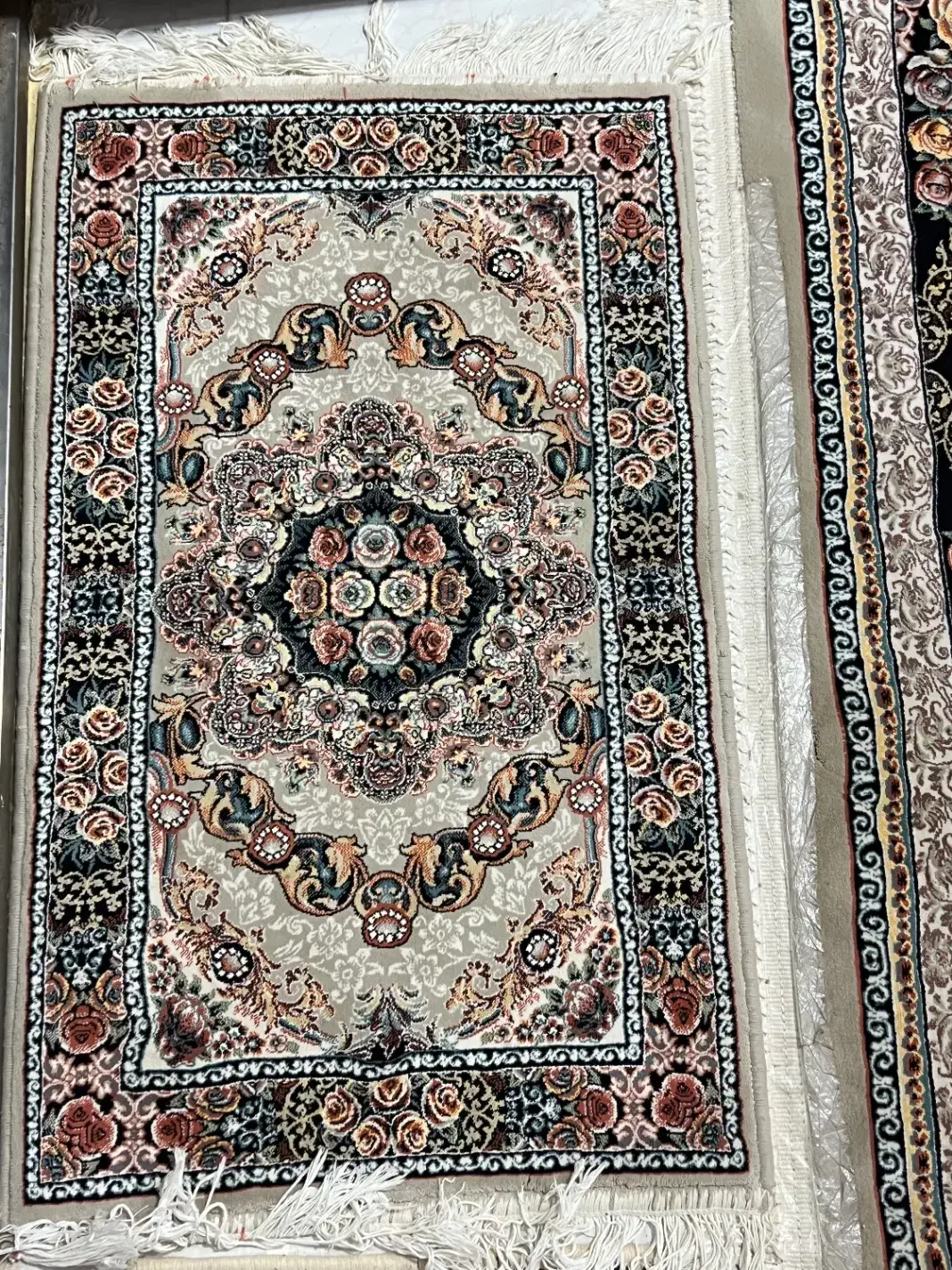 فرش ۹ متری نگارستان کاشان ۱۰۰۰ شانه|فرش|رحیم‌آباد, |دیوار