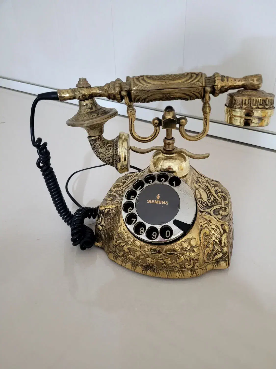 تلفن برنز|تلفن رومیزی|شاهین دژ, |دیوار