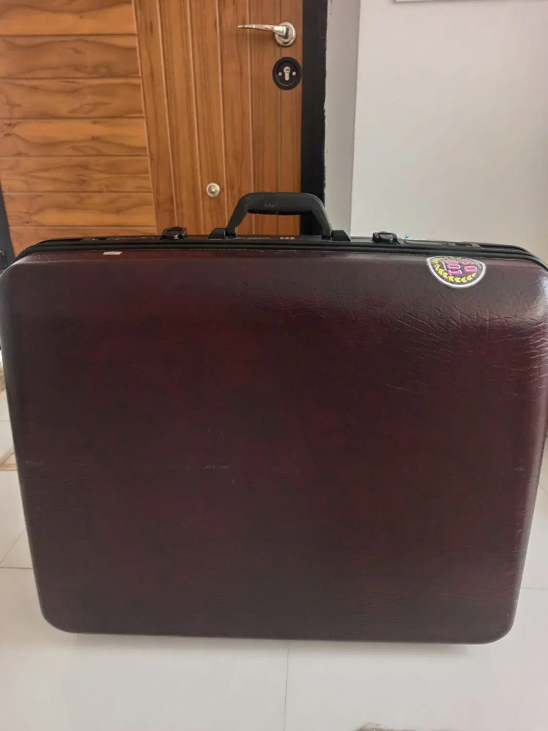 چمدان دیپلمات|کیف، کفش، کمربند|کاشان, بهشتی|دیوار